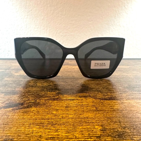 PRADA | Sunglasses PR 19ZS - Picture 1 of 7